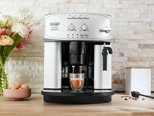 Delonghi coffee machine "ESAM2200" with cappuccino system